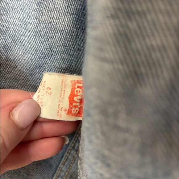 Levi's Size 42 Vintage Cropped Jean Jacket with Pink Painted Stars - Picture 10 of 12